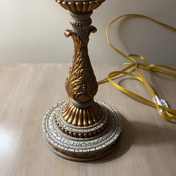 Vintage ornate buffet table lamps - Picture 5 of 11